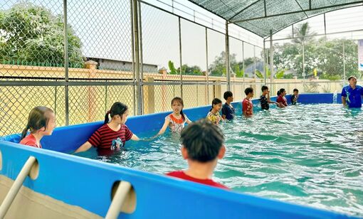 Hiệu quả từ hoạt động dạy bơi cho trẻ em