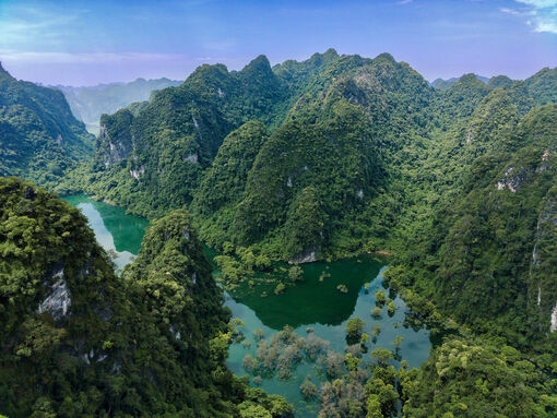 Thung lũng xanh ở Lạng Sơn, khách mê mẩn thám hiểm hang động, chinh phục độ cao