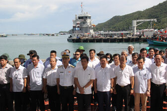 Đoàn cán bộ tỉnh Long An thăm đảo Nam Du
