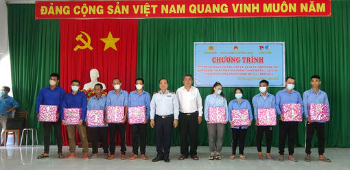 Tuổi trẻ Tri Tôn giao lưu với học viên cai nghiện ma túy