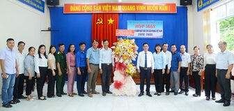 Bí thư và Phó Bí thư Thường trực Huyện ủy Châu Phú chúc mừng Ngày Báo chí Cách mạng Việt Nam