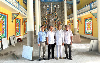 Phó Bí thư Thường trực Huyện ủy An Phú thăm công trình xây dựng thánh thất họ đạo liên xã Khánh An - Long Bình