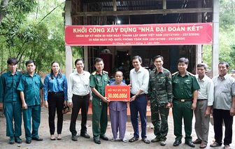 Cất nhà Đại đoàn kết tại huyện Tri Tôn