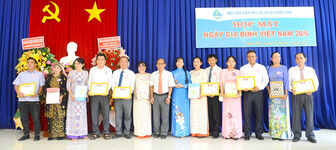 Hội Liên hiệp Phụ nữ huyện Châu Phú họp mặt Ngày Gia đình Việt Nam