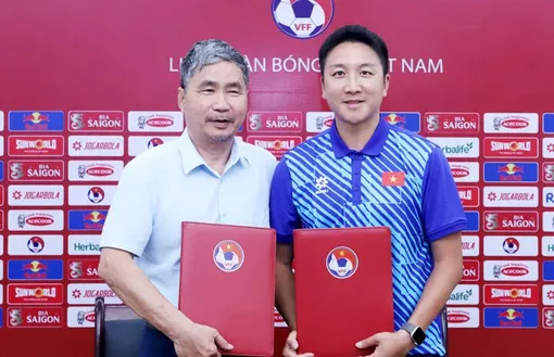 HLV Kim Sang-sik có thêm trợ lý Hàn Quốc ở đội tuyển Việt Nam