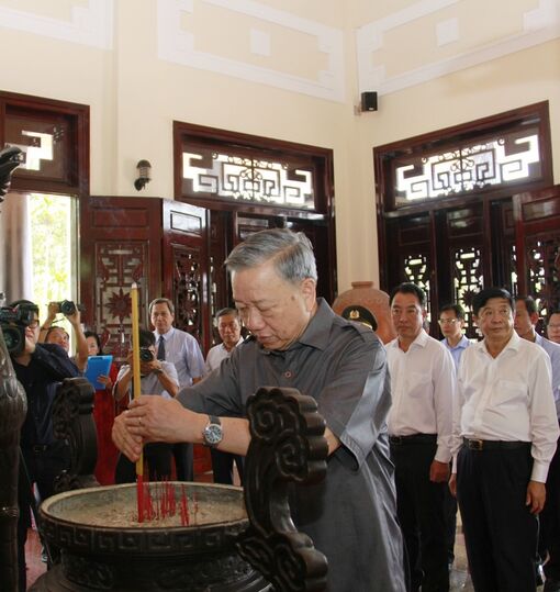 Chủ tịch nước Tô Lâm viếng Khu lưu niệm Chủ tịch HĐBT Phạm Hùng và Khu lưu niệm Thủ tướng Chính phủ Võ Văn Kiệt