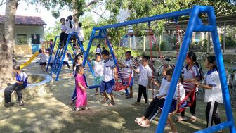 Đoàn viên Sở Tài chính An Giang tổ chức sân chơi cho thiếu nhi dân tộc thiểu số Khmer Tri Tôn
