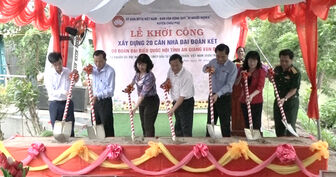 Khởi công xây dựng 20 nhà “Đại đoàn kết” hỗ trợ người dân huyện Châu Phú