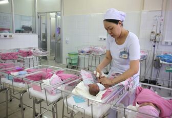 Bộ Y tế đề xuất bỏ quy định mỗi cặp vợ chồng chỉ sinh 1-2 con