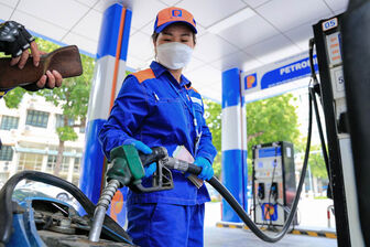 Giá xăng dầu bất ngờ giảm, RON 95 còn hơn 23.000 đồng/lít