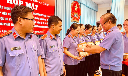 Viện kiểm sát Nhân dân tỉnh An Giang họp mặt kỷ niệm 64 năm Ngày thành lập ngành Kiểm sát Nhân dân