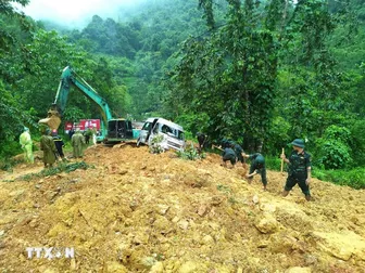 Hà Giang: Sạt lở đất vùi lấp ôtô khách khiến 8 người chết, 4 người bị thương