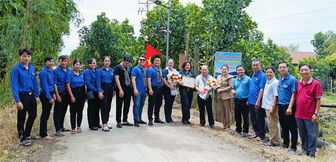 Khánh thành công trình thanh niên “Thắp sáng đường quê” ở Tân Phú
