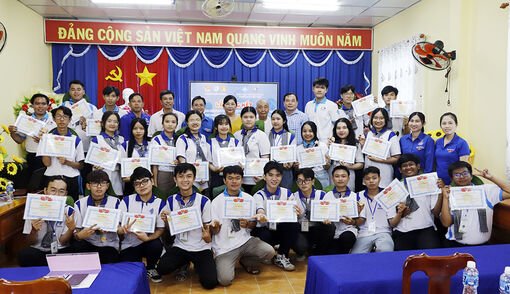 Liên Chi hội Sinh viên An Giang (Trường Đại học Cần Thơ) thực hiện nhiều công trình, phần việc thanh niên tại xã Vĩnh Lợi
