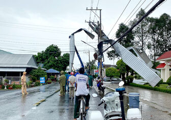 Mưa giông ảnh hưởng 3 căn nhà ở huyện An Phú