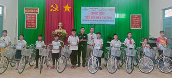 Báo Cần Thơ vận động 30 xe đạp cho học sinh vùng biên giới An Giang