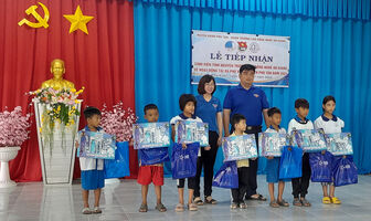 50 sinh viên Trường Cao đẳng Nghề An Giang tham gia hoạt động tình nguyện ở huyện Phú Tân