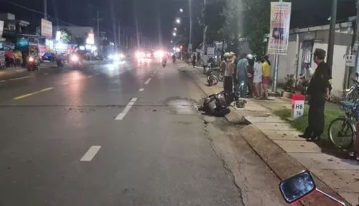 Tiền Giang: Người phụ nữ chạy xe biển số Long An nghi tự thiêu trên Quốc lộ 50