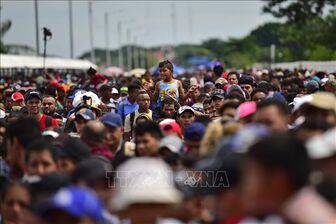 Trên 3.000 người di cư khởi hành từ Mexico hướng tới Mỹ