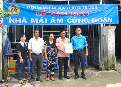 Thêm 3 Mái ấm cho công đoàn viên ngành giáo dục huyện Tri Tôn