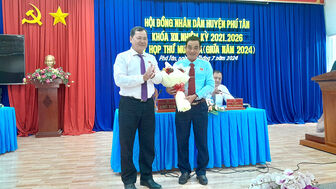 HĐND huyện Phú Tân tổ chức kỳ họp thứ 13