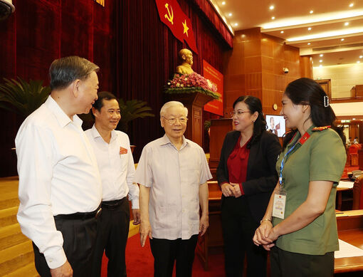 Miếng khoai lang nướng và cái vỗ lưng của Tổng Bí thư Nguyễn Phú Trọng