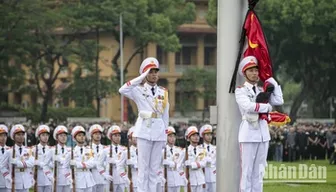Lễ thượng cờ theo nghi thức Quốc tang ở Quảng trường Ba Đình