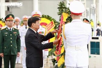 Tổng Bí thư, Chủ tịch nước Lào xúc động tiễn biệt Tổng Bí thư Nguyễn Phú Trọng
