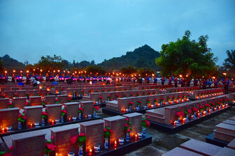 Hơn 9.000 ngọn nến tri ân thắp sáng Nghĩa trang liệt sĩ Dốc Bà Đắc