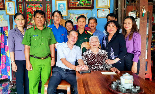 Bí thư Thị ủy Tịnh Biên Nguyễn Hồng Đức thăm các Mẹ Việt Nam Anh hùng