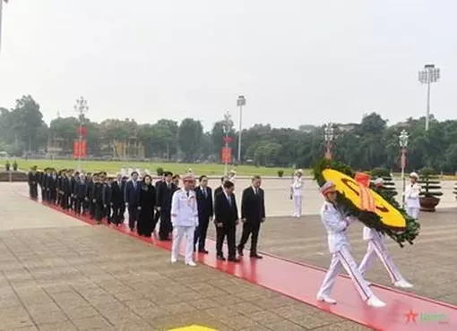 Lãnh đạo Đảng, Nhà nước, Quân đội dâng hương tưởng niệm các Anh hùng liệt sĩ và vào Lăng viếng Chủ tịch Hồ Chí Minh