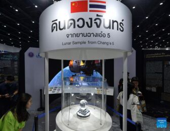 Mẫu đất thu được trên Mặt Trăng thu hút sự chú ý tại triển lãm ở Thái Lan