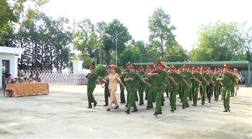 Công an TP. Châu Đốc kiểm tra kết quả tập huấn điều lệnh, quân sự, võ thuật