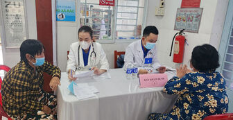 Đoàn Khối Cơ quan và Doanh nghiệp tỉnh tổ chức khám bệnh, cấp thuốc miễn phí cho người dân xã Mỹ Phú