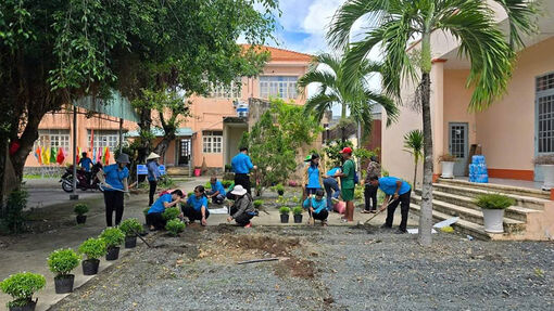 Thi đua chào mừng tái thành lập huyện Tri Tôn bằng 40 công trình, phần việc