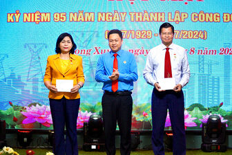 Ấm áp họp mặt kỷ niệm 95 năm Ngày thành lập Công đoàn Việt Nam tại TP. Long Xuyên