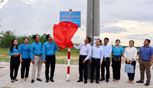 An Giang gắn biển công trình cấp tỉnh thứ 3 chào mừng Ngày thành lập Công đoàn Việt Nam tại TP. Châu Đốc