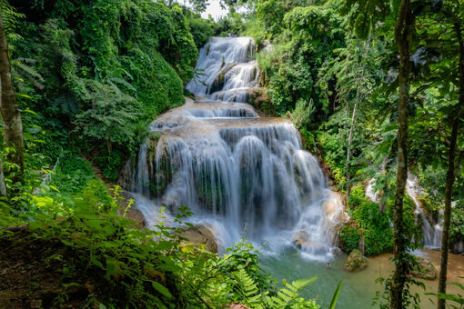 Thác nước ‘bậc thang’ cách Hà Nội hơn 100km, du khách đến chơi quên lối về