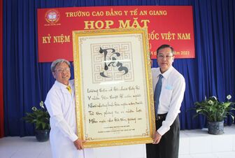 Gặp gỡ “Thầy thuốc Nhân dân”