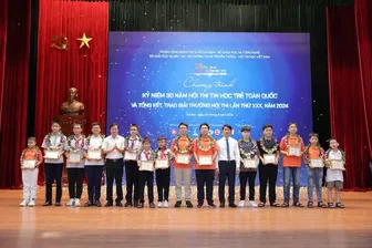 Trao giải cho các thí sinh xuất sắc Hội thi Tin học trẻ toàn quốc lần thứ 30