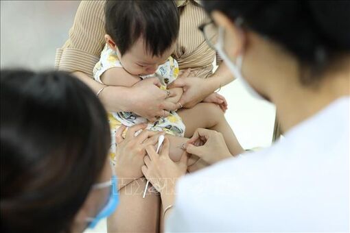 Đảm bảo cung ứng đủ vaccine, trang thiết bị và vật tư y tế