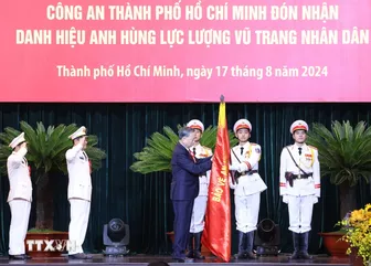 Trao tặng danh hiệu Anh hùng Lực lượng vũ trang cho Công an TP Hồ Chí Minh