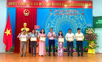 UBND huyện Chợ Mới tổng kết năm học 2023-2024 và triển khai nhiệm vụ năm học mới