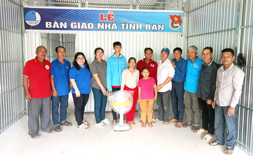 Bàn giao nhà Tình bạn cho thanh niên có hoàn cảnh khó khăn xã Vĩnh Nhuận