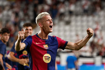 Dani Olmo ghi bàn ra mắt, Barca thắng nghẹt thở