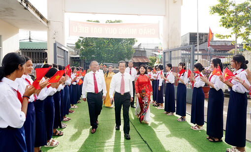 An Giang tưng bừng khai giảng năm học mới