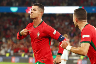 Ronaldo bừng sáng, Bồ Đào Nha thắng nghẹt thở