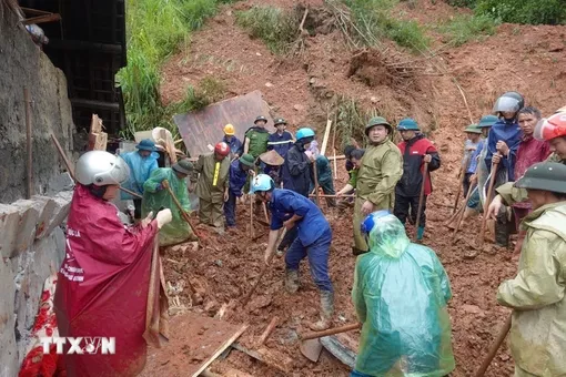 Đã có 104 người tử vong và mất tích do bão, lũ cuốn và sạt lở đất