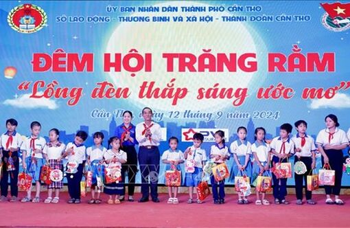 Chăm lo tết Trung thu cho thiếu niên, nhi đồng