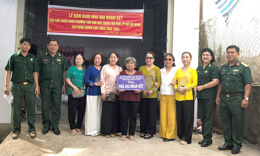 Bàn giao 2 căn nhà Đại đoàn kết cho hội viên cựu chiến binh có hoàn cảnh khó khăn về nhà ở An Phú